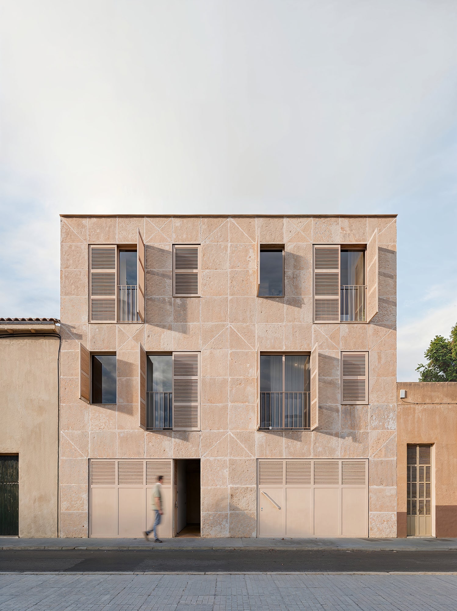 MURO – Two row housing triplex units in Muro –  Studio PERF